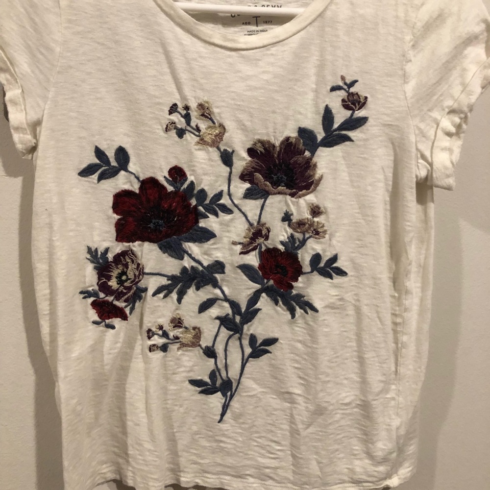 American Eagle Embroidered Floral Short Sleeve